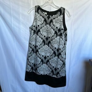 Maggie London sheath dress. Embellished with paisley like design. Sz 6P.